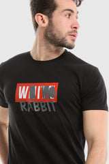 طباعة "Rabbit" باللون الفحمي مُعاد تحريرها فوق تي شيرت أسود سهل الارتداء