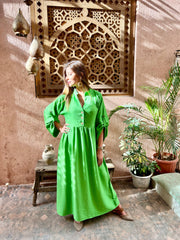 فستان ماكسي من الكتان الأخضر